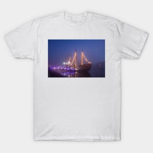 Sailing ship in the fog on the Schlachte, Bremen T-Shirt